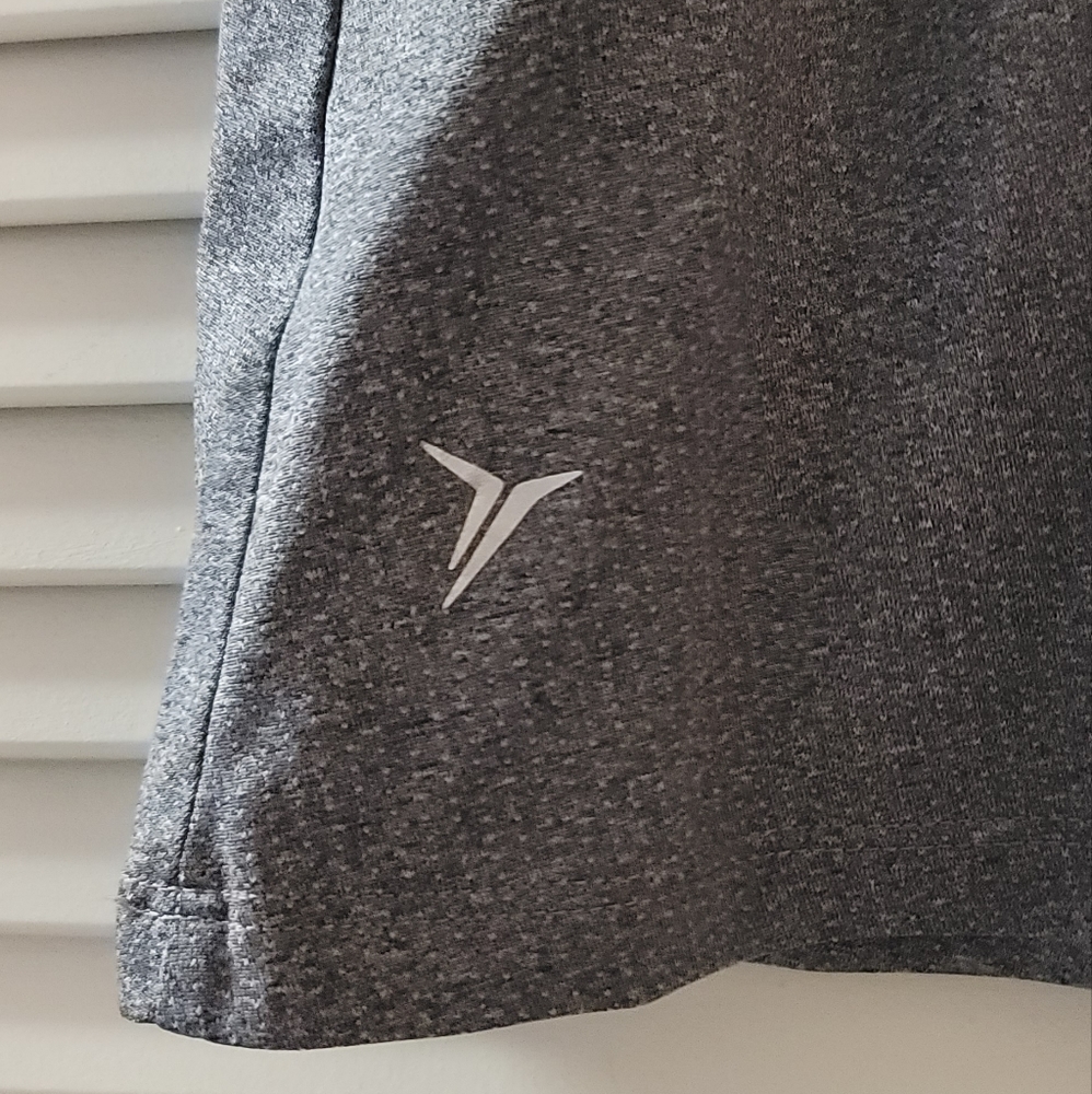 Old Navy - Grey Active Go-Dry Workout Athletic Top - Picture 4 of 4